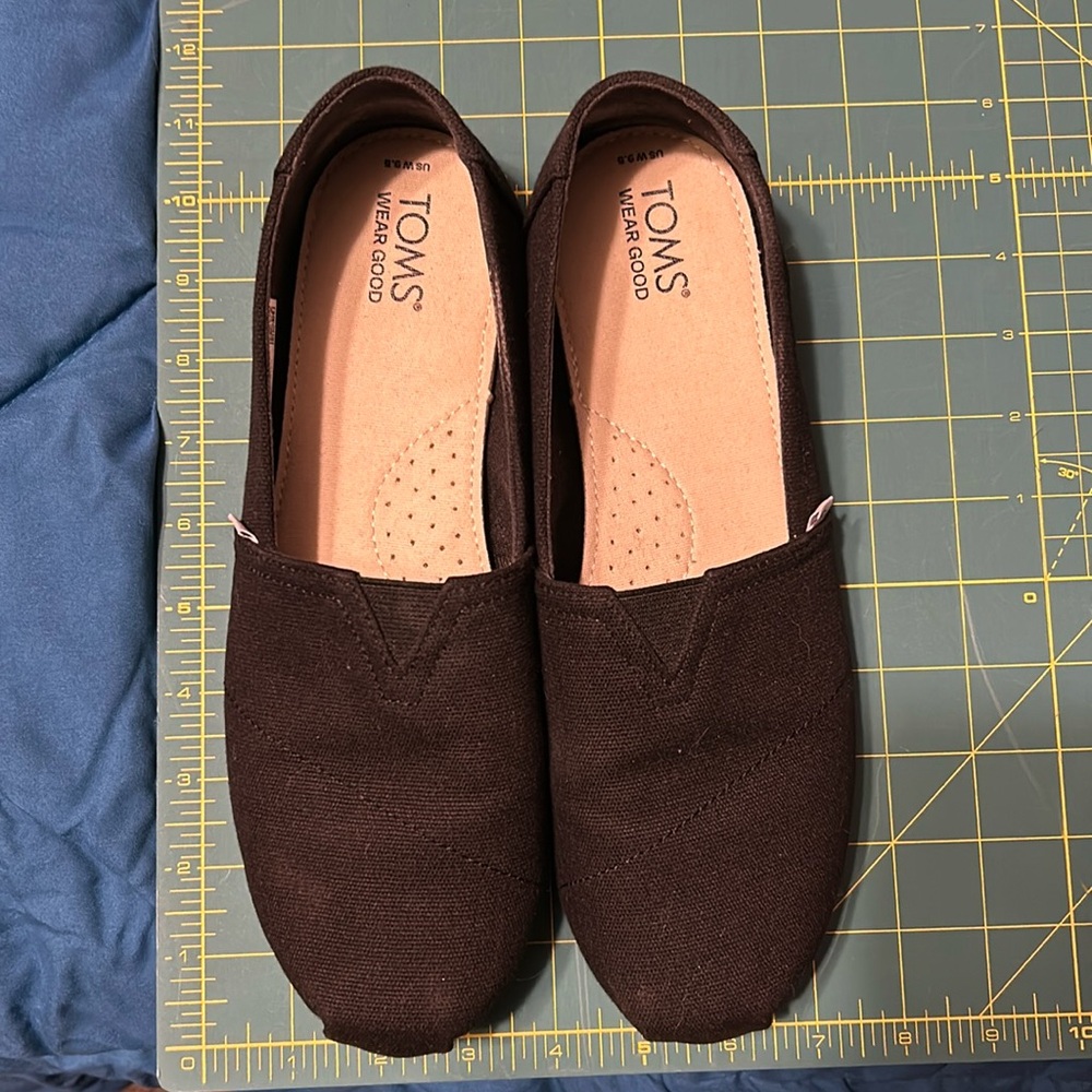 Toms black canvas shoes size 9.5.